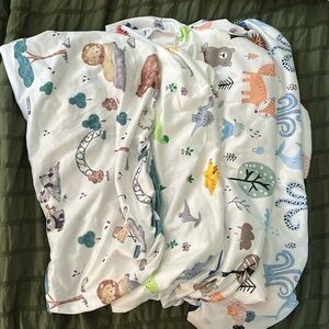 4 piece set of fitted bassinet sheets